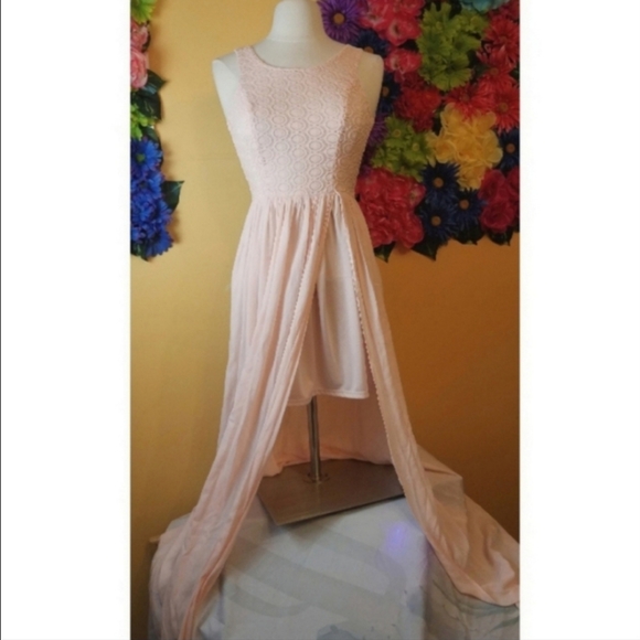 Altar'd State Dresses & Skirts - Altar'd State coral flowy high low maxi romantic dress- XS WN